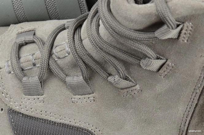 LIGHT 750 YEEZY ADIDAS GUM GLOW BB1840 BOOST DARK GREY 0722